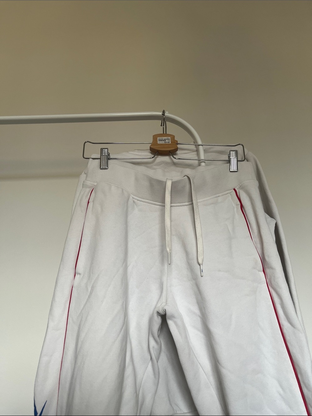 Reebok White Sweatshirt & Joggers Set with Red Piping and Blue Logo - Picture 4 of 8
